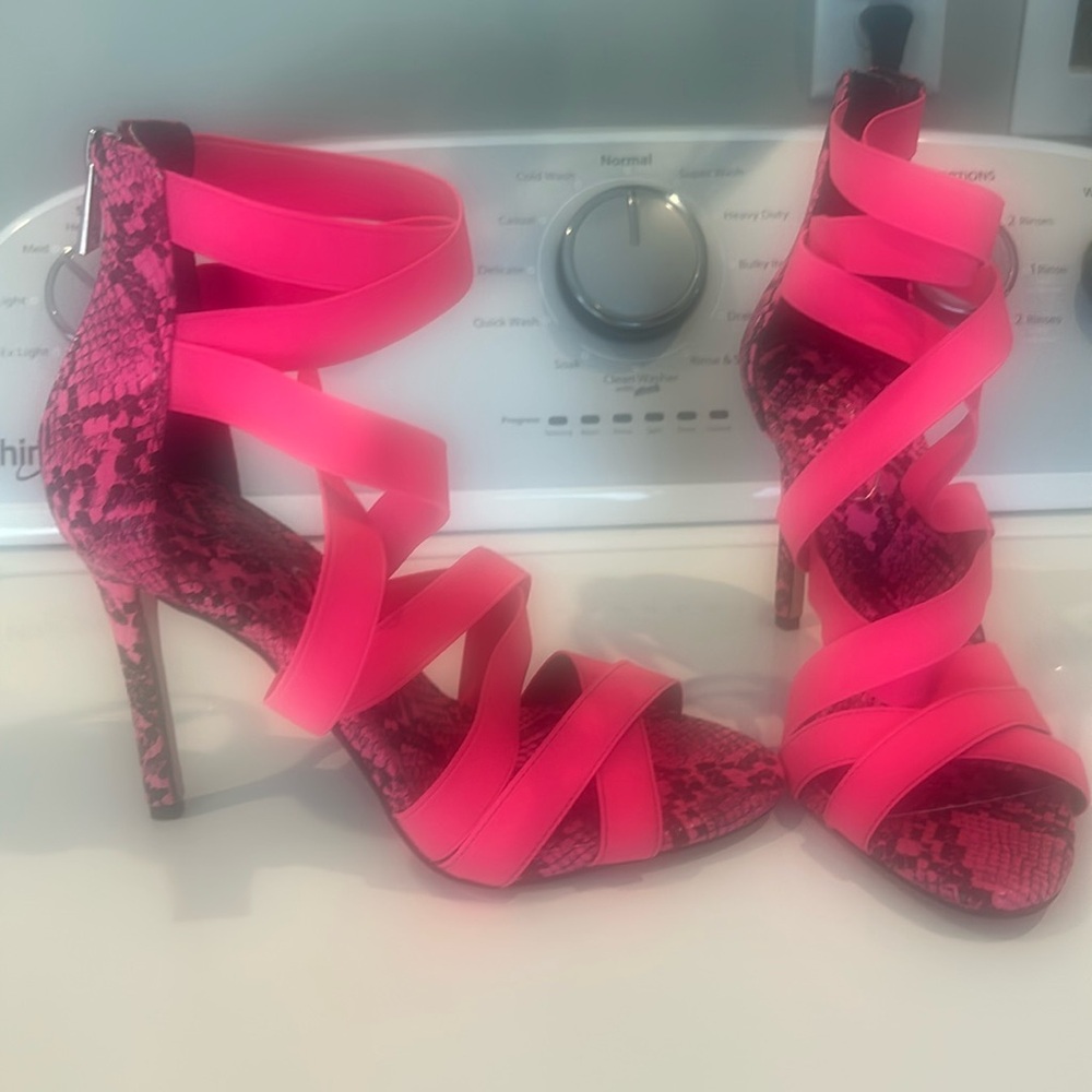 Jessica Simpson Jyra Pink Snakeskin Heels Size 7 1/2  new